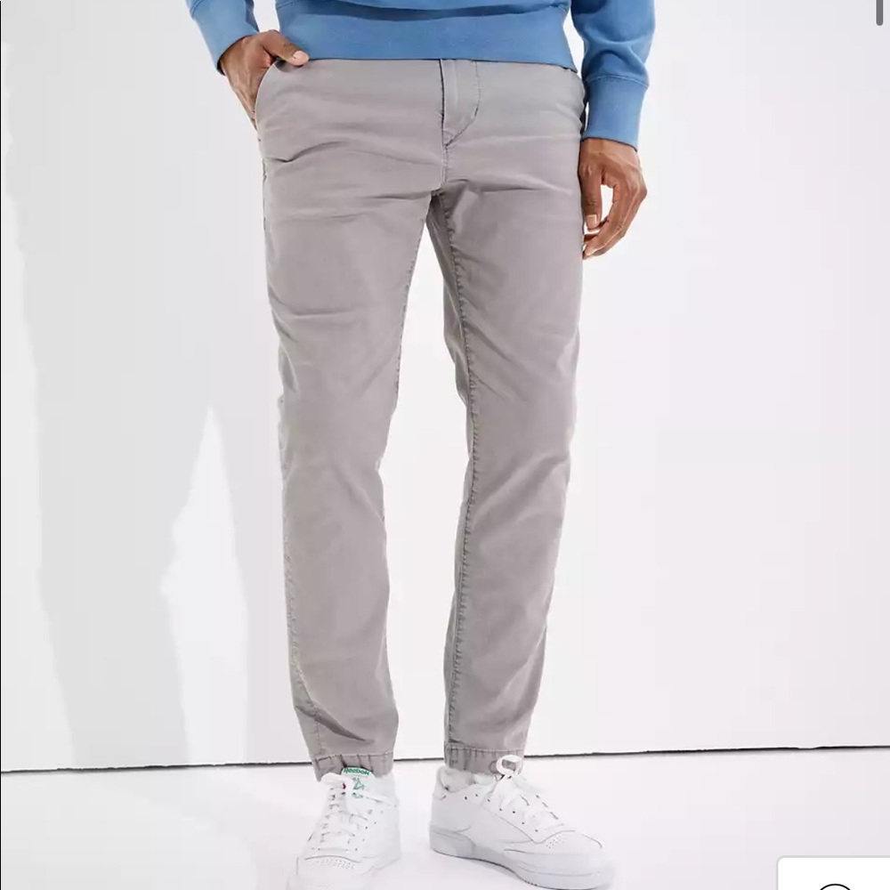 AMERICAN EAGLE OUTFITTERS MENS GREY KHAKI PANTS
